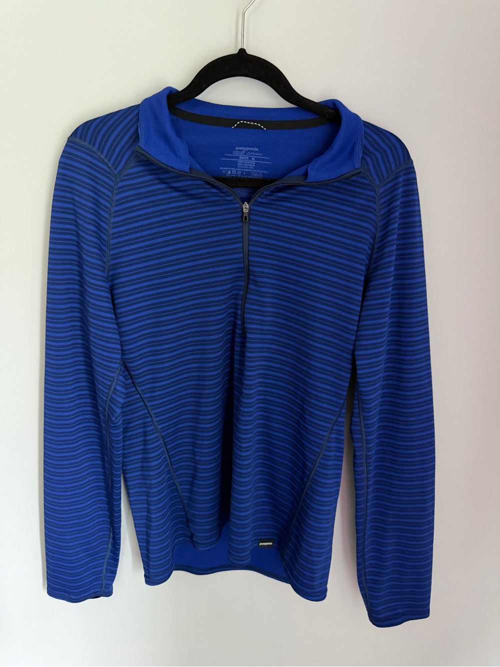 Patagonia Capilene Men’s M Blue Striped 1/4 Zip Pullover Base Layer Thumb Loops